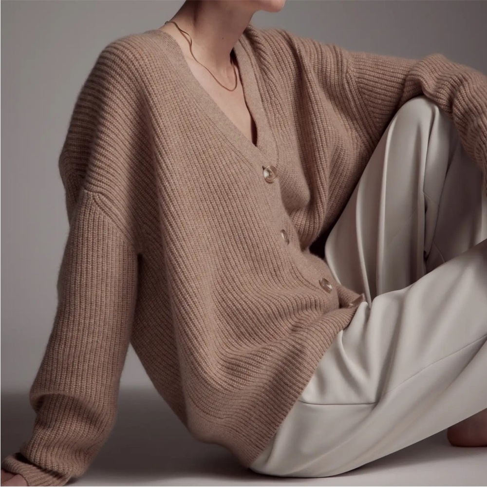 LAST ONE 🔥Quince🔥 Mongolian Cashmere Oversized Boyfriend Cardigan Sweater - Picture 4 of 15